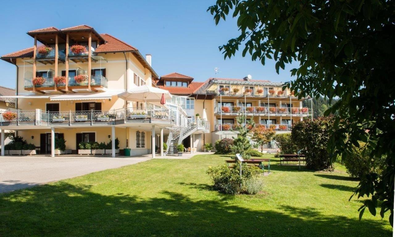 Hotel Seehof Sankt Georgen am Längsee Esterno foto